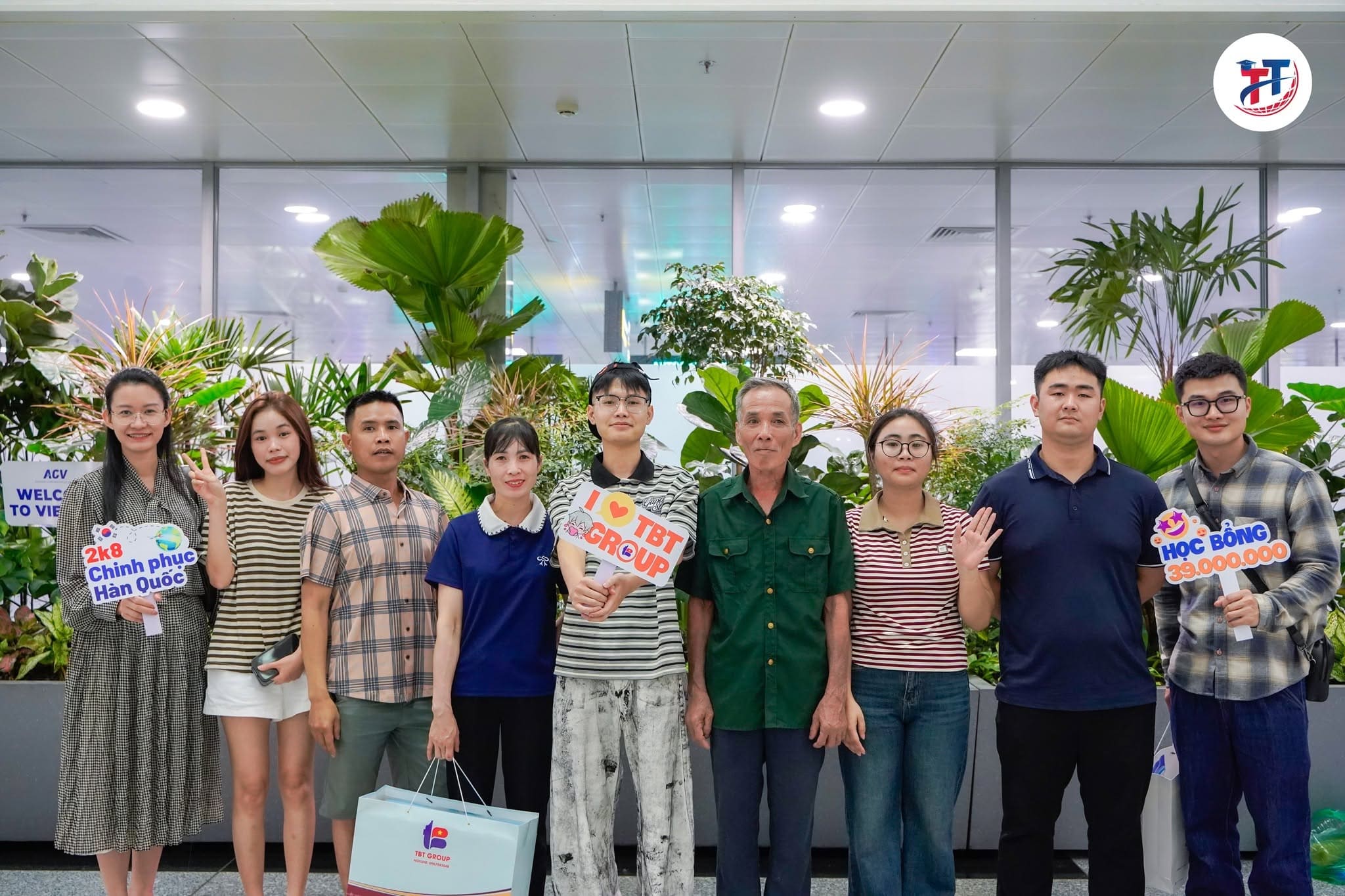 Học viên tự học và thảo luận nhóm tại thư viện