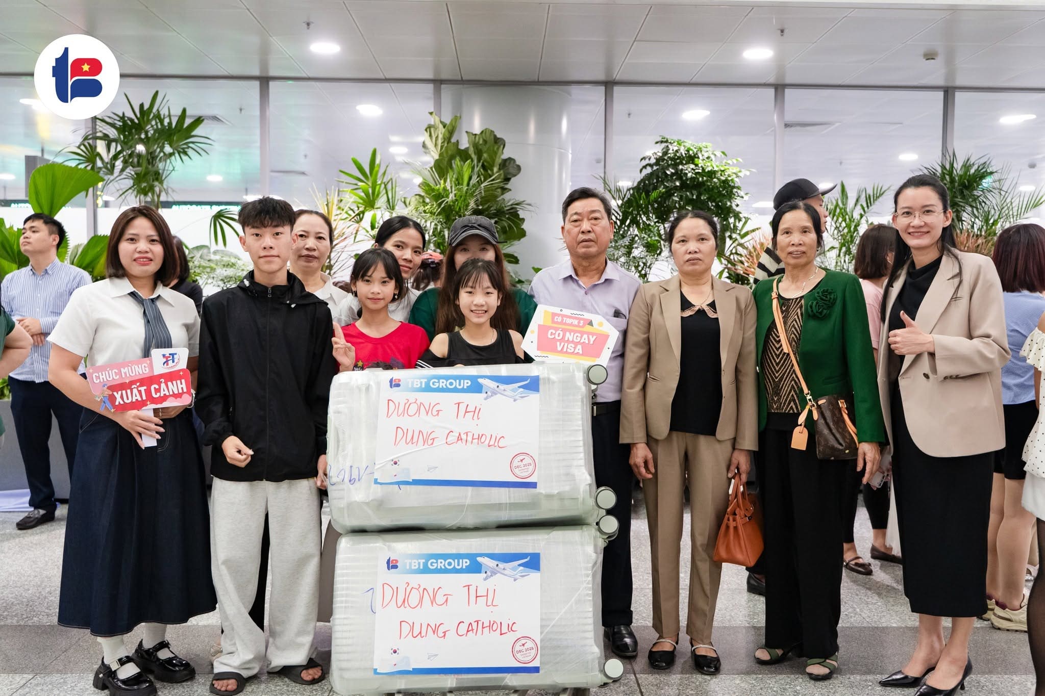 Đại gia đình học viên Du Học Thầy Tư vui vẻ bên nhau